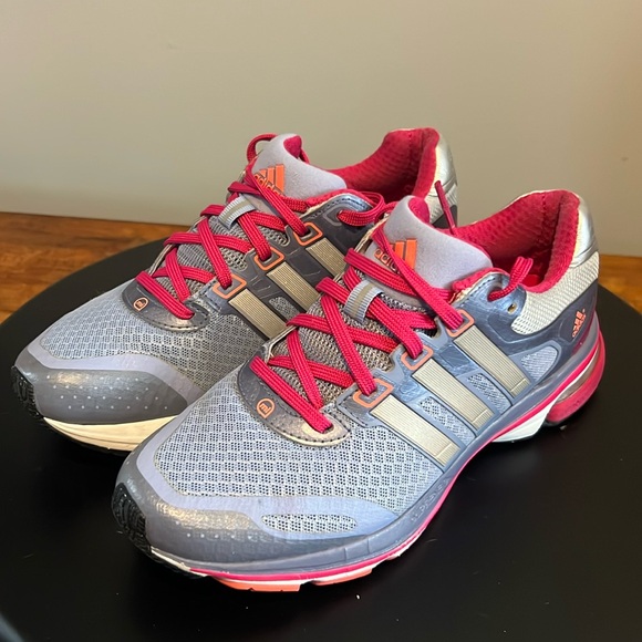 Adidas SuperNova Sneakers EUC - Picture 3 of 17